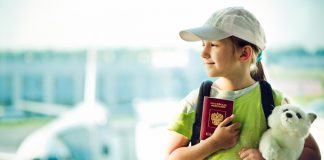Trẻ em đi máy bay China Airlines cần giấy tờ gì?