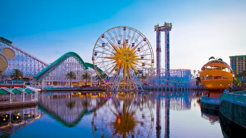 Disneyland ở Los Angeles với các công trình đồ sộ