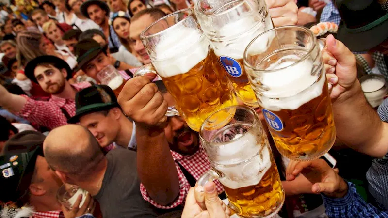 Bia Đức có nồng độ cồn nhẹ được tiêu thụ mỗi ngày