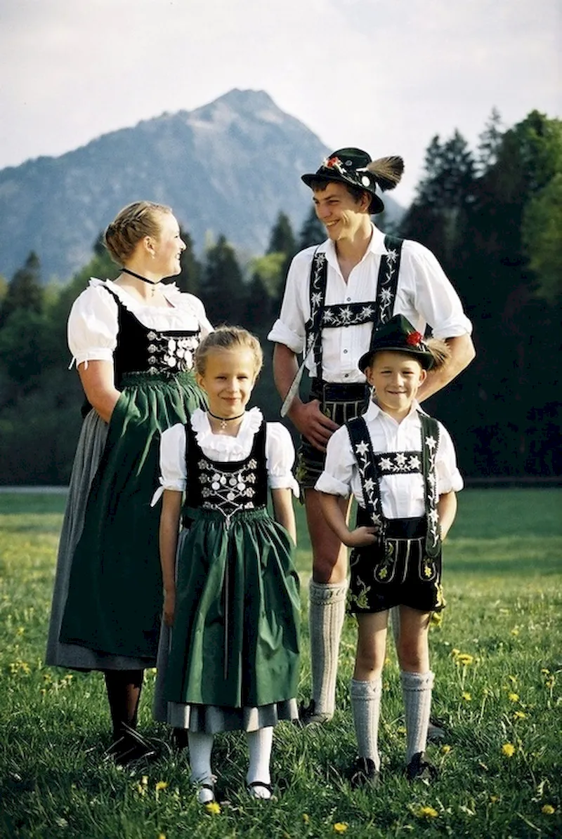 Chiêm ngưỡng trang phục truyền thống nước Đức